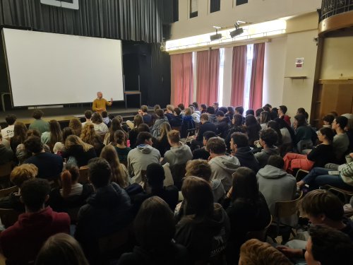 Rencontre avec le Professeur André Füzfa