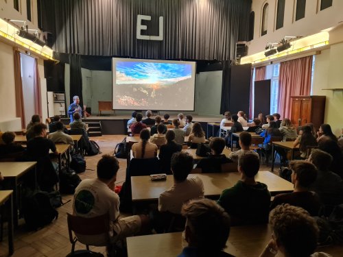 Conférence sur l'évolution des modèles du système solaire par le Professeur Francesco Lo Bue